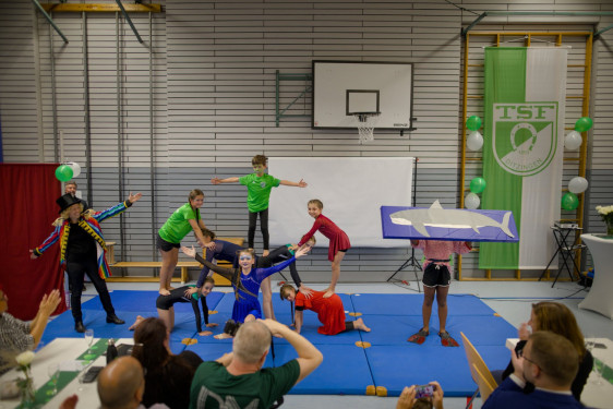Auftritt unserer Zirkus-Turngruppe