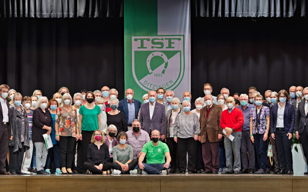 Gruppenbild_der_zu_Ehrenden